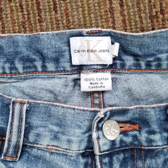 Shorts - Picture 2 of 3